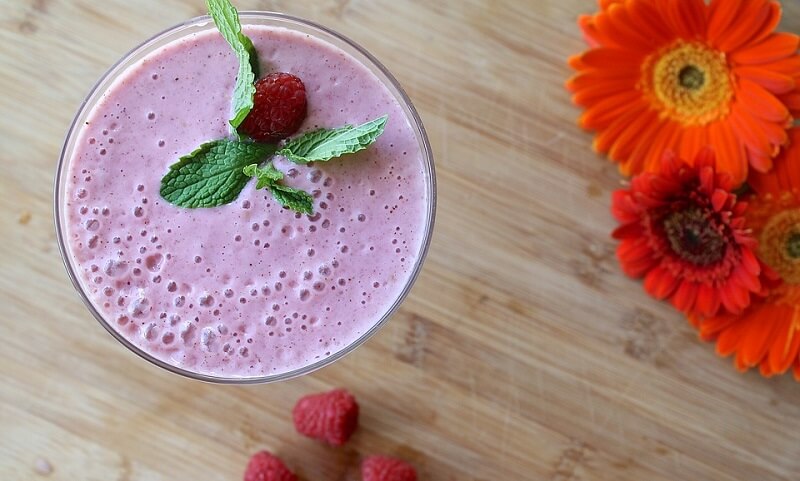 diet smoothie with raspberry
