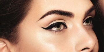 how to apply winged eye liner tutorials