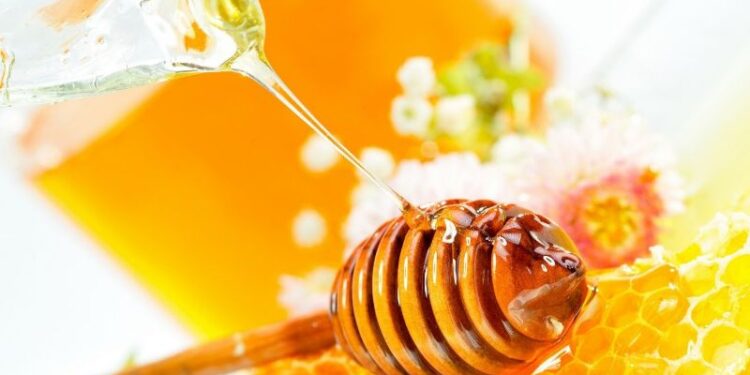 3 pouring honey