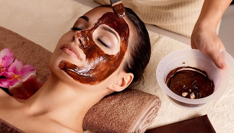 Chocolate Facial 101: The Main Benefits and How to Do It at Home
