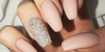 Nude nail ideas and tutorials