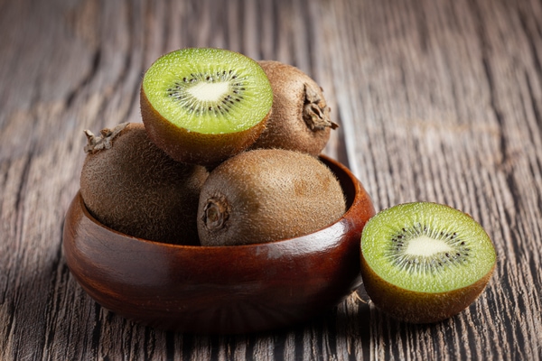 kiwi in wooden bowl