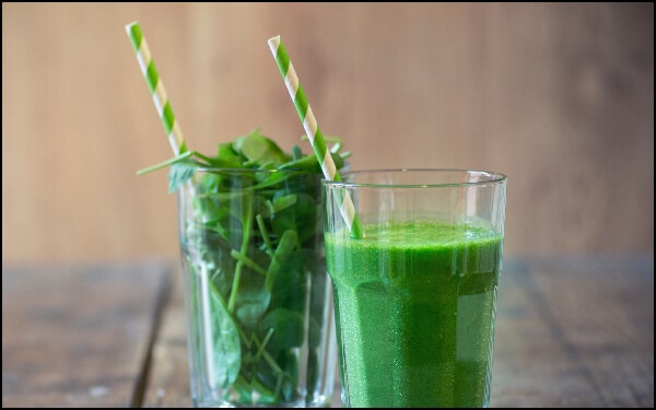 two glasses of spinach and spinach smoothie