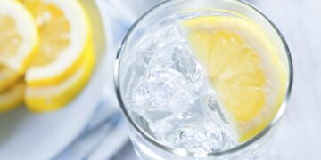 Beauty and Health Benefits of Lemon Water