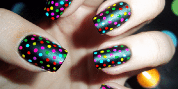 Polka dot manicure