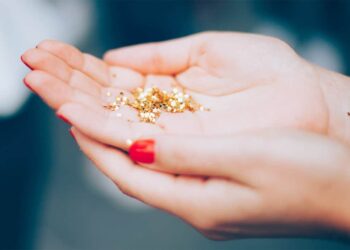 How To Choose Jewelry If You Have Sensitive Skin