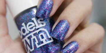 Glitter nail polish