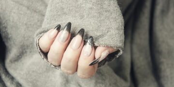 Extensões de Gel French Nail com Nail Art