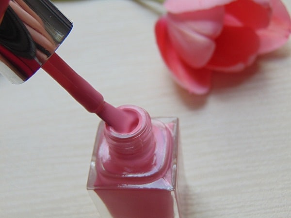 bottle of pink nail polish, how to make your nail polish dry