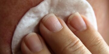 skincare cleaning skin cotton pads skin care applying skin care beauty skin care 604282