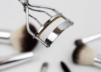 eyelash curler 1761855 960 720
