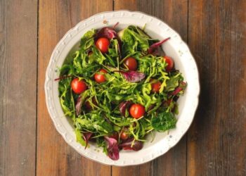 vegetable salad in whit plate on wooden table 861x584