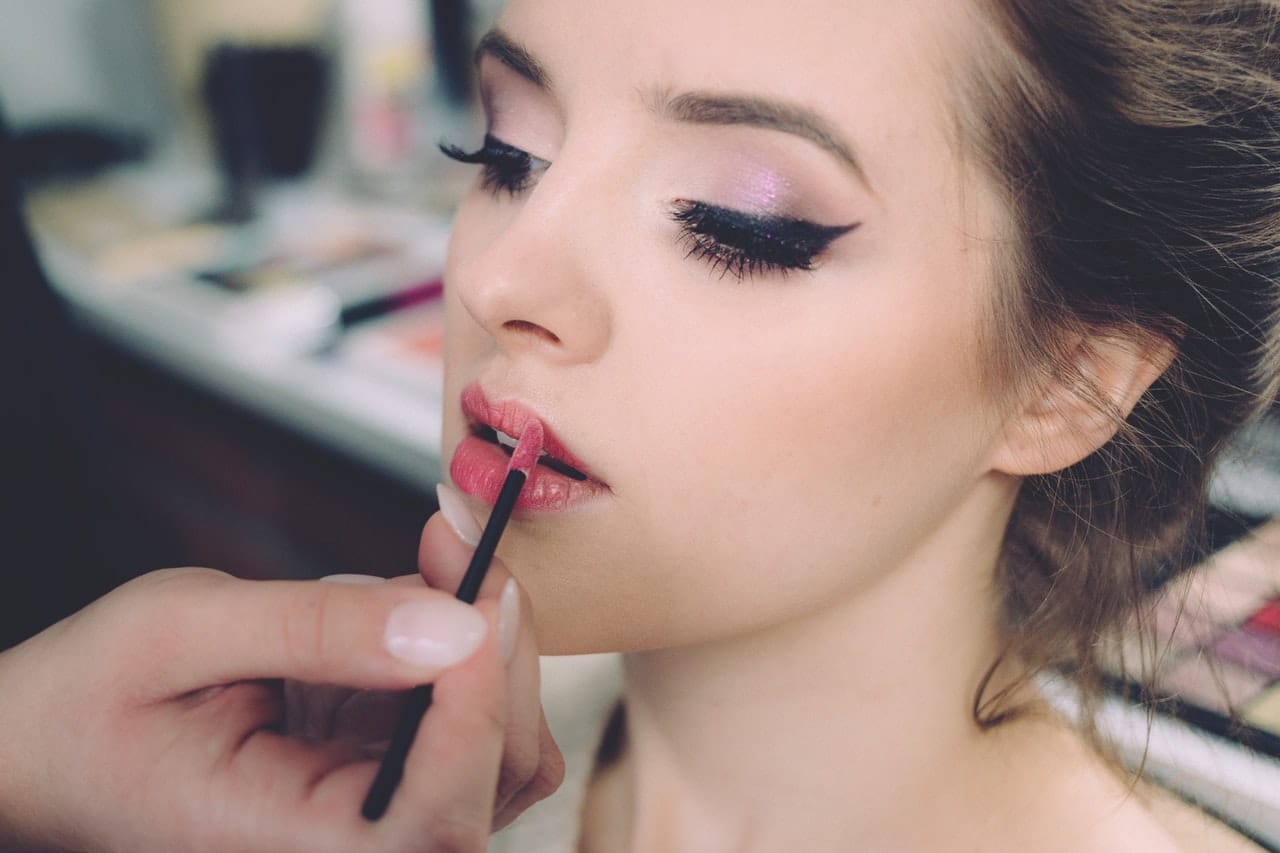 What Is Airbrush Makeup: Complete Guide